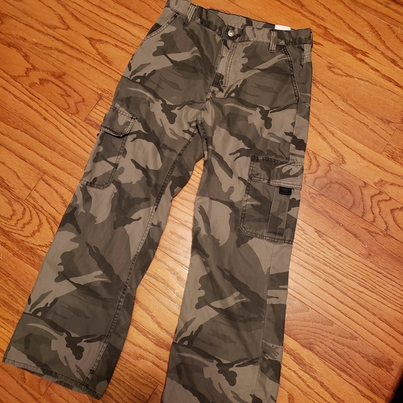 wrangler grey camo cargo pants